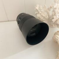 Sony FE 85mm f1.8 Lens for sale - With lens hood included PERFECT CONDITION