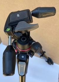 *** PROFESSIONAL MANFROTTO TRIPOD ***