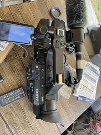 Sony PXW-FS5M2K 120 fps 4K HDR Handheld Camcorder with 3.5in LCD